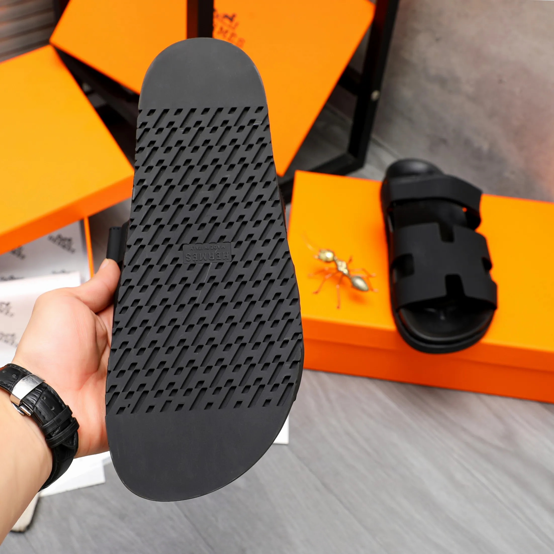 Men's shoes 💰340 Product trademark: Hermes "Hermes" Couple's slippers Regular size: 36-46 Product material: Selected matte cowhide upper, microfiber lining, original outsole